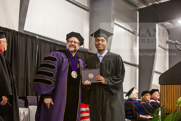 070SpGradBachelorSciBusAdmin0525JH6Q8B9379