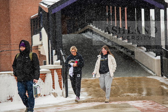 StudentsReturnWinterCampus0125AWB_6638