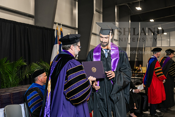 082SpGradMasterBusinessAdmin0525AWB_3112