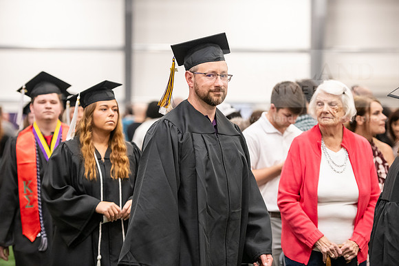 173SpGradProcessional0524AWB_8601