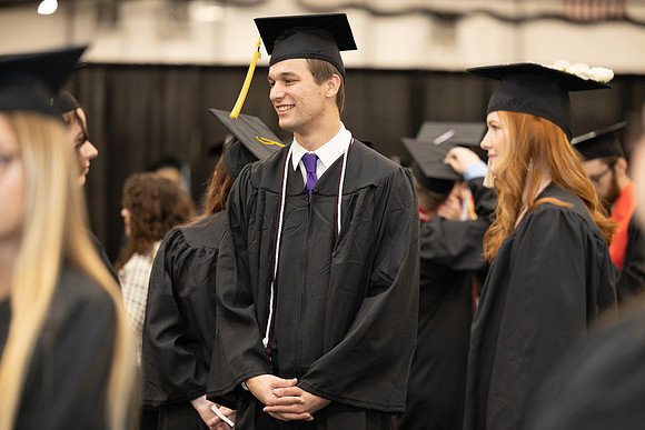 041WIGradPreCermony1222FU1A0626