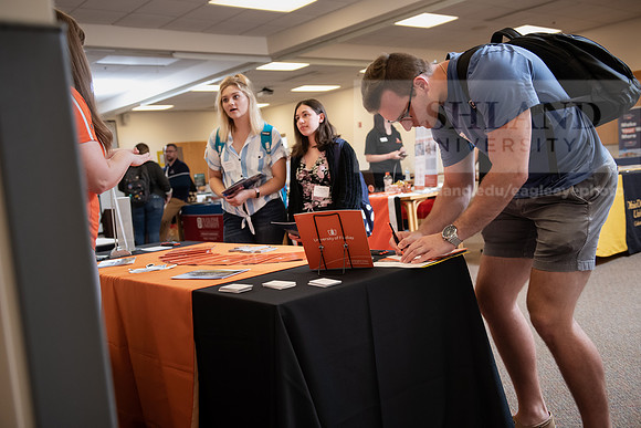 CareerGradFair0919ALW_7590