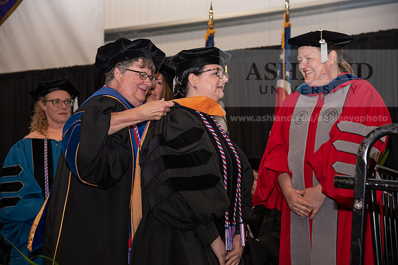 001SpGradDoctorNursing0524TR_DSC_5097