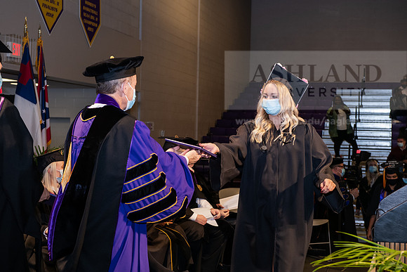 046BachelorNursingWiGrad1221ALW_7107
