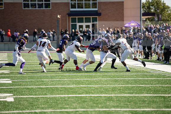 AUvDavenportFootball1019ALW_7078