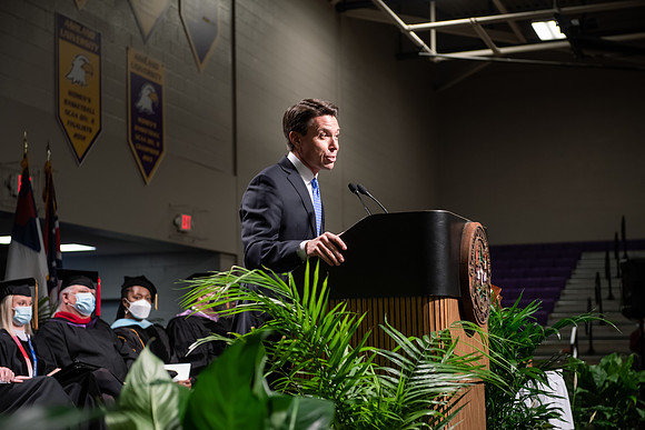 073WiGradCeremony1221ALW_6355