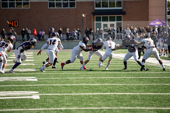AUvDavenportFtball1019ALW_7077