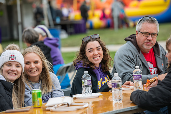 HomecomingPizzaX31023AWB_7151