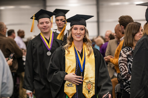 066WIGradProcessional1222ALW_0127