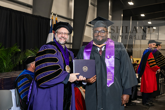 010SpGradMasterBusinessAdmin0525AWB_3065