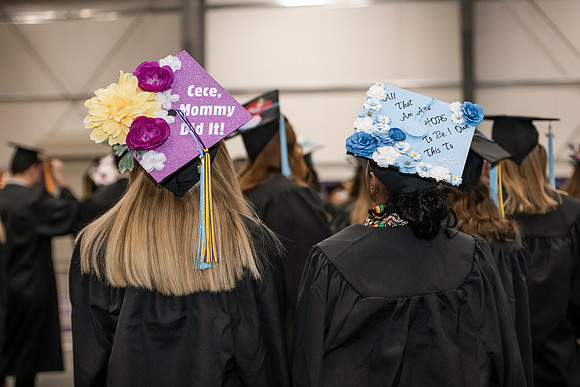 024WIGradPreCermony1222ALW_0029