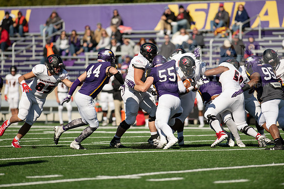 AUvDavenportFootball1019ALW_7100