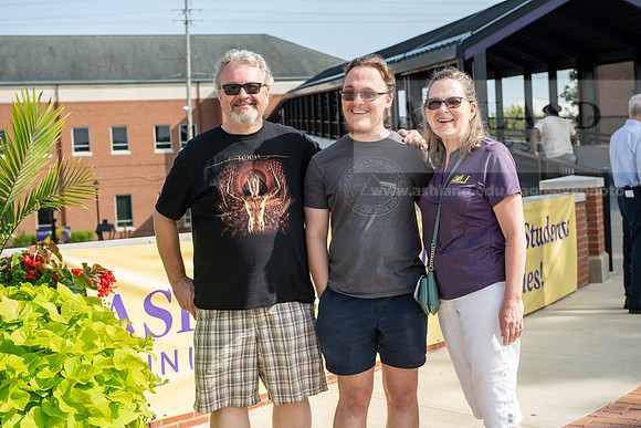 MoveInDay0824AWB_1499
