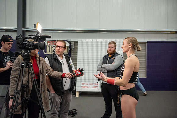 115KatieMoonPoleVault0224ALW_7761