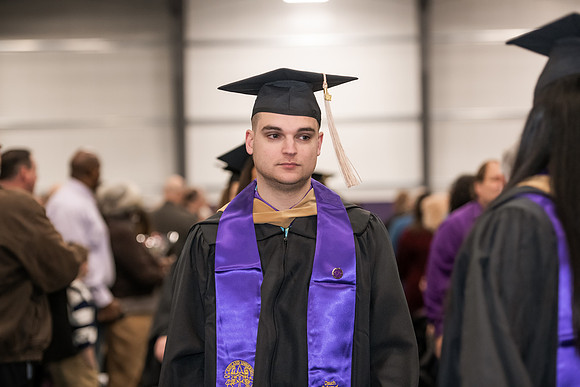 029WIGradProcessional1222ALW_0084