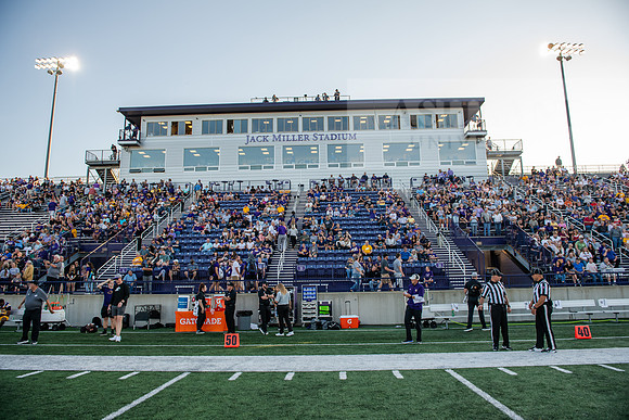 AUvIUPFootball0924AWB_3512