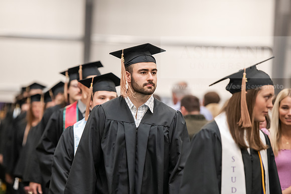 303SpGradProcessional0525AWB_2524