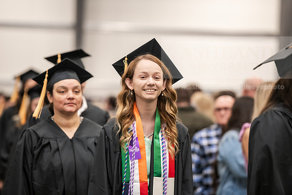 346SpGradProcessional0525AWB_2570