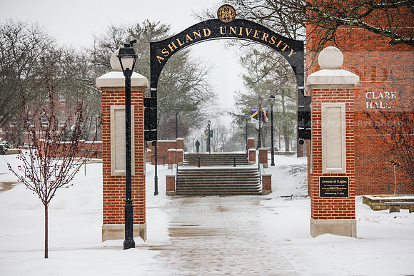StudentsReturnWinterCampus0125AWB_6903