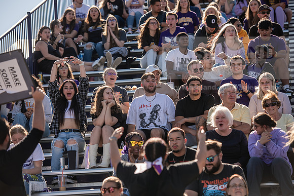 HOCOAUvOHDomFootballGame1024AWB_1075
