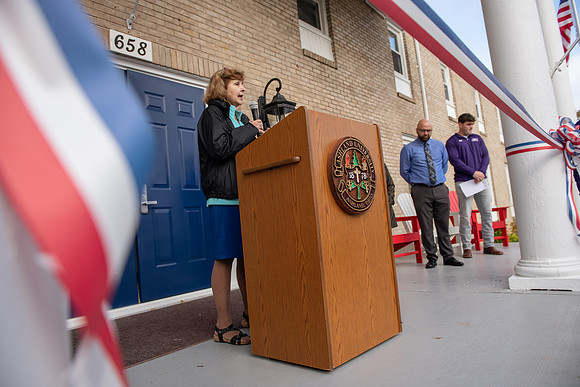 HomecomingUSAHouseRibbonCeremony1023AWB_6022