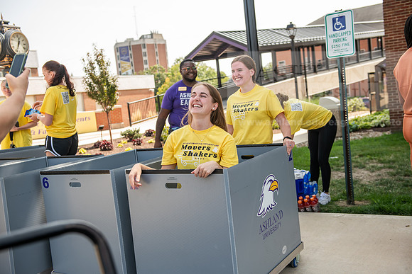MoveInDay0824AWB_0200