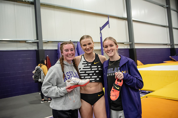 113KatieMoonPoleVault0224ALW_7740