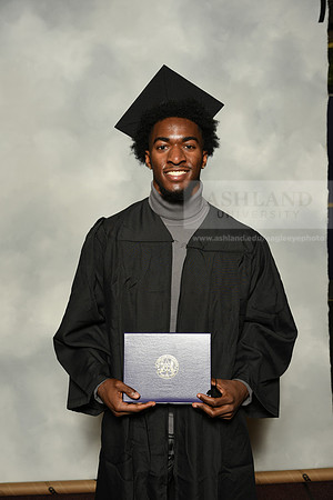 072BachelorBusinessWiGrad1221MP7_0958