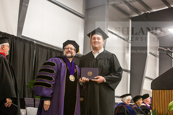 118SpGradBachelorSciBusAdmin0525JH6Q8B9411