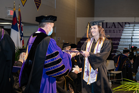 068BachelorNursingWiGrad1221ALW_7124