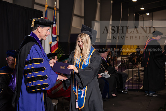 006SpGradBachelorScienceBusiness0524TR_DSC_5356