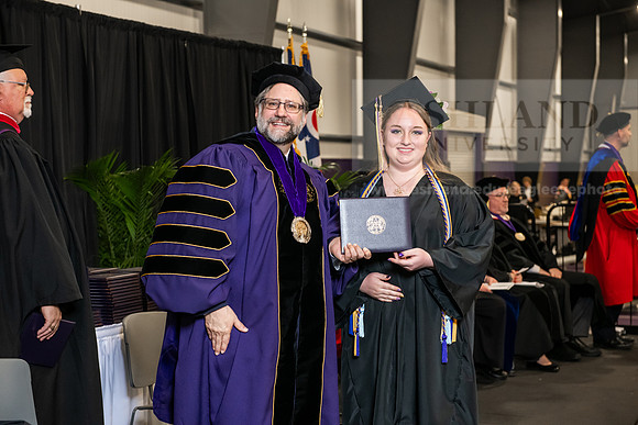 092SPGradBachelorScienceBusinessAdmin0525AWB_4251