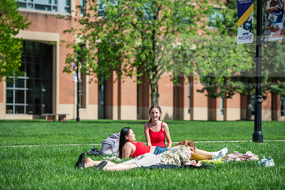 099SpringCampusLife0425AWB_0006