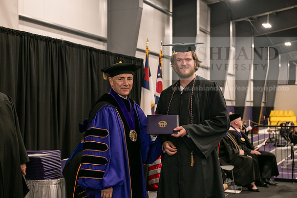 003SpGradBachelorFineArts0524AWB_9530