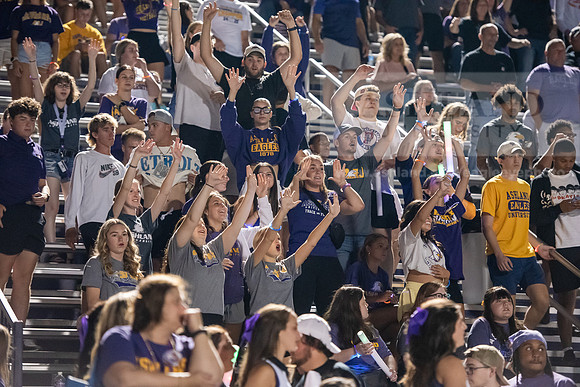 AUvIUPFootball0924ALW_8485