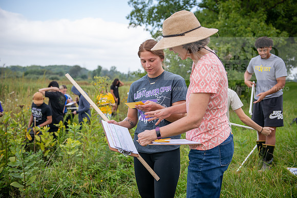 Biology_Saunders_BlackFork_Milkweed0923AWB_3559