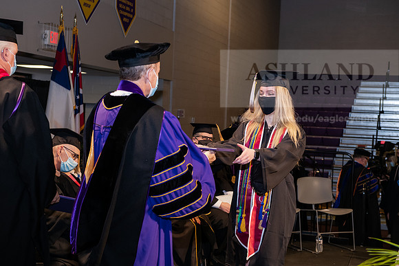 026BachelorBusinessWiGrad1221ALW_6977