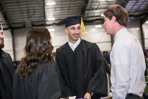036WIGradPostCeremony1222ALW_1287