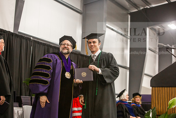 086SpGradBachelorSciBusAdmin0525JH6Q8B9389