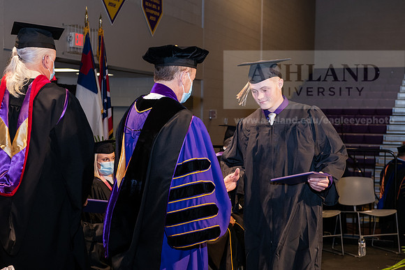 051BachelorBusinessWiGrad1221ALW_6995