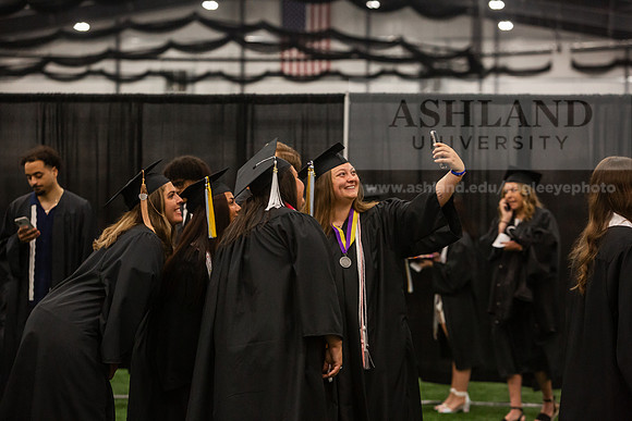 042SpGradPreCeremony0525JH6Q8B7996