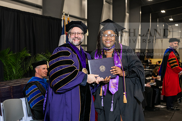 003SpGradMasterBusinessAdmin0525AWB_3061