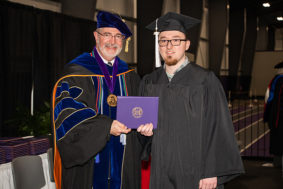 038WIGraduates1222ALW_0747