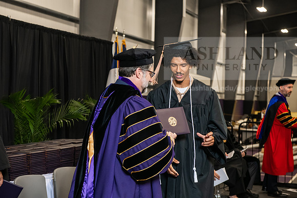 111SPGradBachelorArts0525AWB_3466