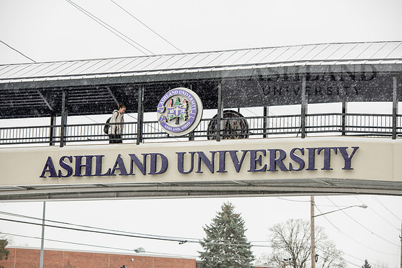 StudentsReturnWinterCampus0125AWB_6680