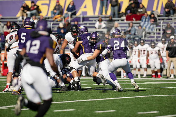 AUvDavenportFootball1019ALW_7103