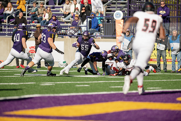 AUvDavenportFootball1019ALW_7297