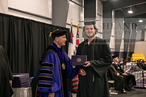 004SpGradBachelorFineArts0524AWB_9531