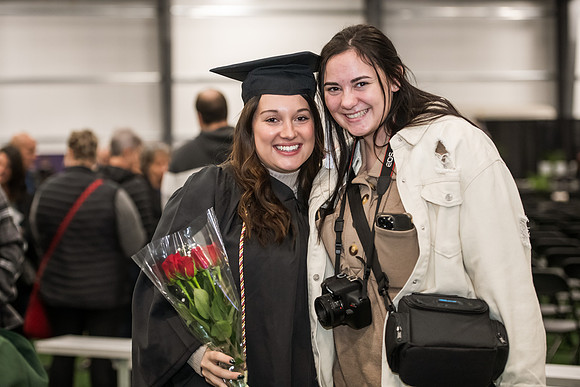 022WIGradPostCeremony1222ALW_1251