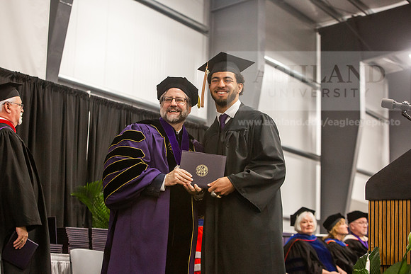 165SpGradBachelorSciBusAdmin0525JH6Q8B9439
